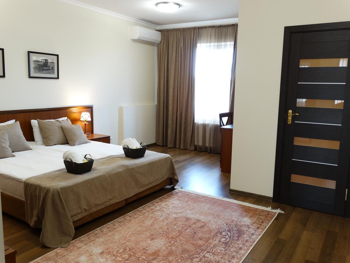 Henry Ford Mini Hotel Одесса Экстерьер фото