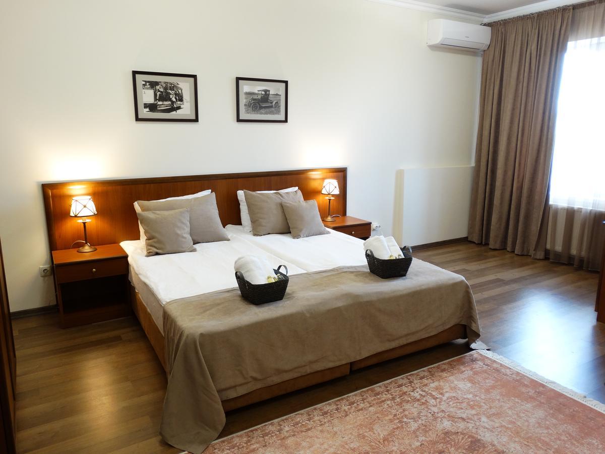 Henry Ford Mini Hotel Одесса Экстерьер фото
